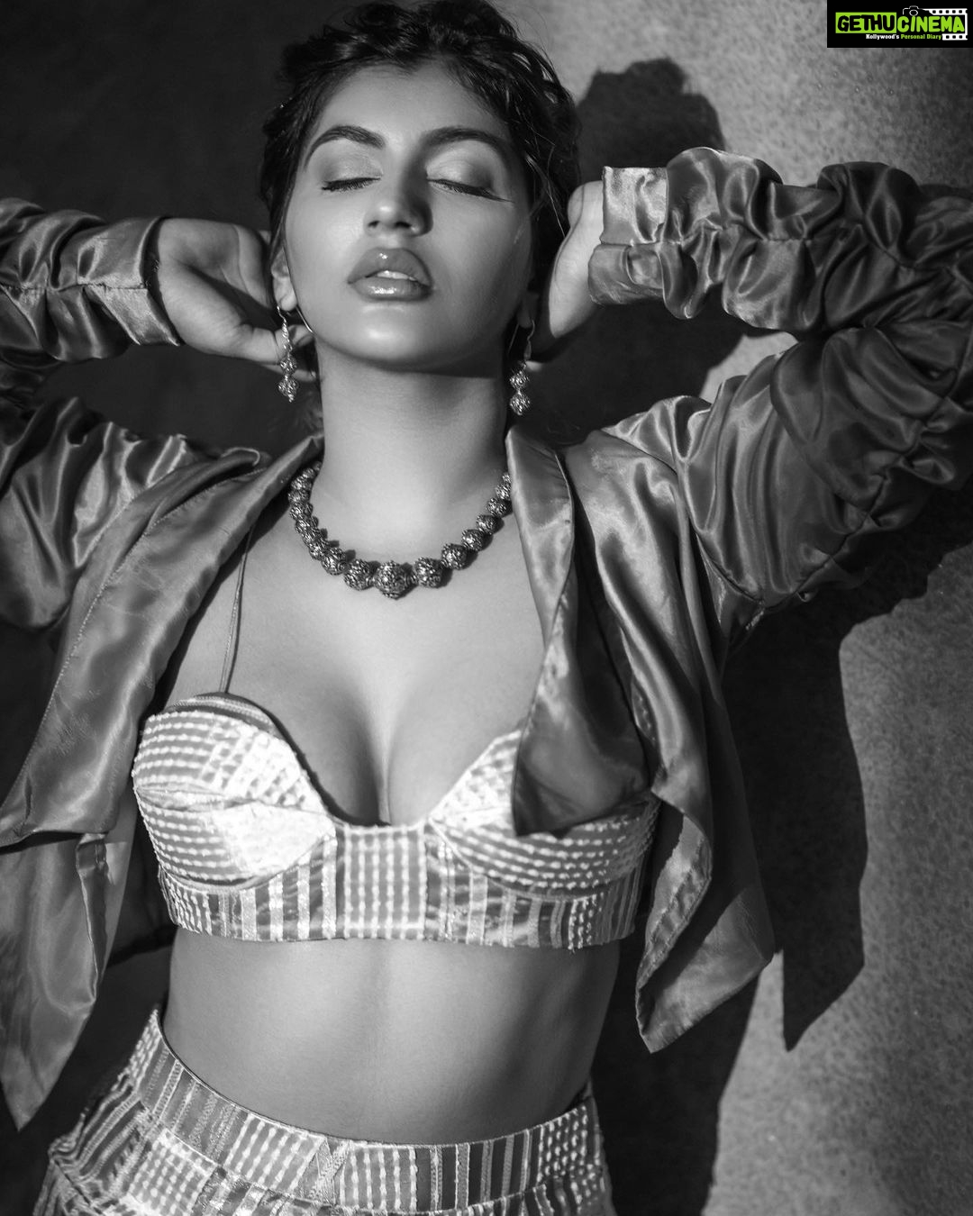Yaashika Aanand Instagram - The B&W Series 💣🖤🏴☠️ . Concept/styling @beingstyl Photography @theportraitstudio_tps Outfit @_sayaanika_ Jewellery @fineshinejewels Mua @makeupreva Hair @thoorigaikabilan