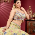 Yaashika Aanand Instagram - Choose ur fav 😍🤗 . 📸 @sathyaphotography3 , 💄/ 💇‍♀️ @murugeshmakeup_hair 📍 @studiocentralchennai 👗 @samyakksarees 💍 @mahalaxmiadyar . . . #explorepage #indianbride #lahenga