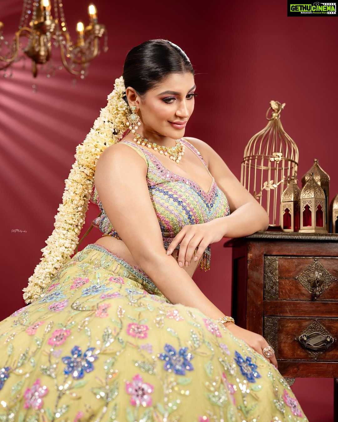Yaashika Aanand Instagram - Choose ur fav ππ€ . πΈ @sathyaphotography3 , π/ πββοΈ @murugeshmakeup_hair π @studiocentralchennai π @samyakksarees π @mahalaxmiadyar . . . #explorepage #indianbride #lahenga