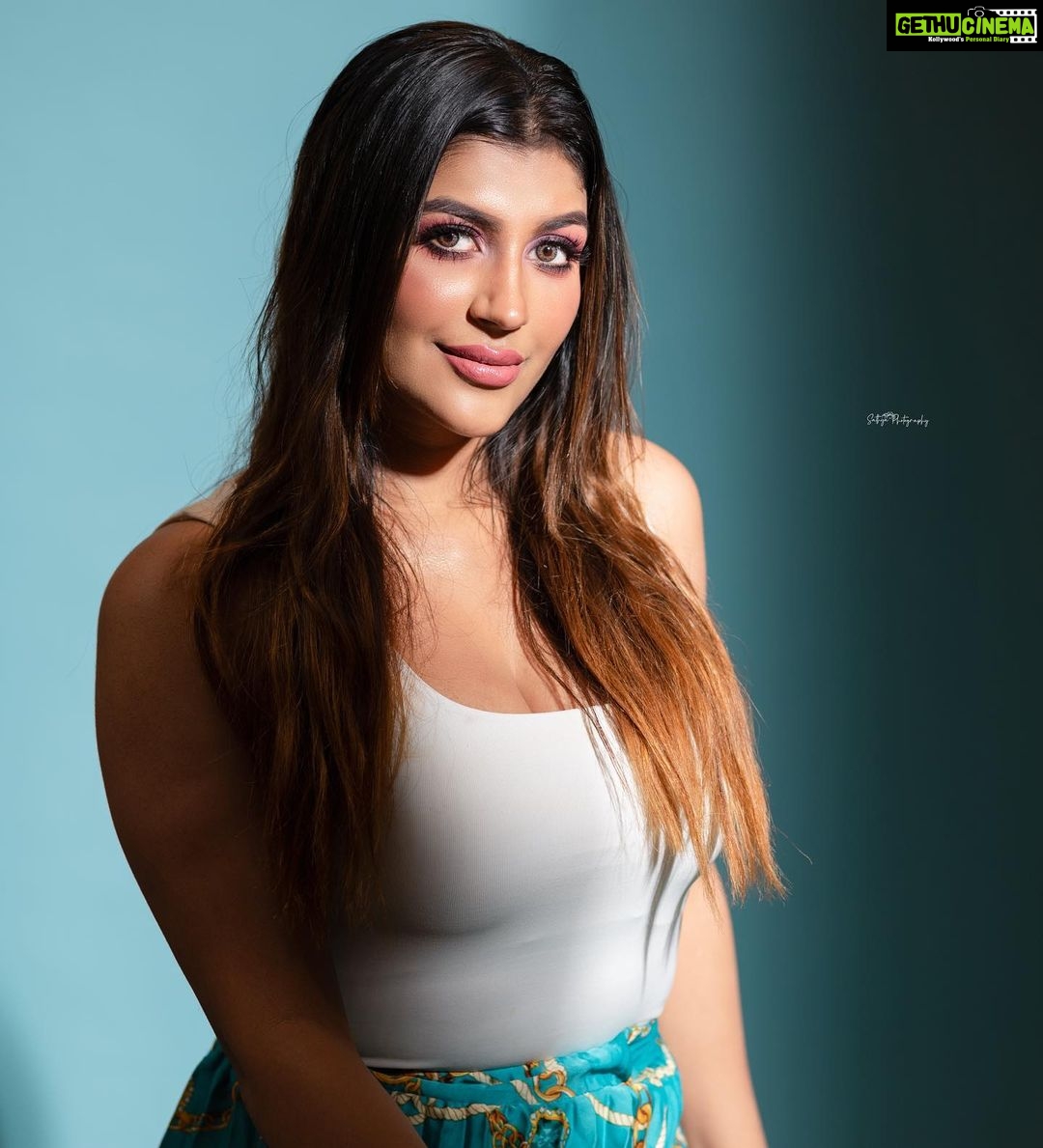 Yaashika Aanand Instagram - Wild but fragile 😉🦁💀 . Choose ur fav pic 🩵 #swipeleft . 📸 @sathyaphotography3 💄/ hair @murugeshmakeup_hair 📍@studiocentralchennai . . . . . . . #explorer #yashika #biggboss #iamk #dhuruvangal16 #zombie