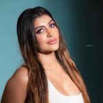 Yaashika Aanand Instagram - Wild but fragile 😉🦁💀 . Choose ur fav pic 🩵 #swipeleft . 📸 @sathyaphotography3 💄/ hair @murugeshmakeup_hair 📍@studiocentralchennai . . . . . . . #explorer #yashika #biggboss #iamk #dhuruvangal16 #zombie