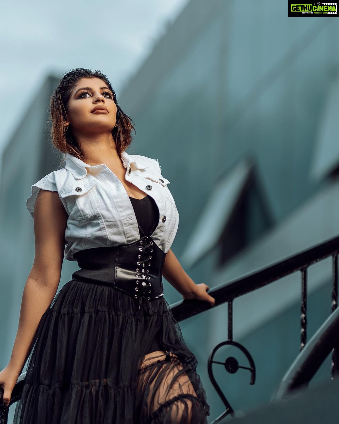 Yaashika Aanand Instagram - Choose ur fav π€π€ !! . Styling & Design @soigne_official_ Photography @sano_visuals Makeup @haritha_hairandmakeup Hairstyling @ganesh_hair_architect Retouch @sam_retouch Location @aurora_restobar . . . #swipeleft #yashikaanand #explorepage #ootd #instagood