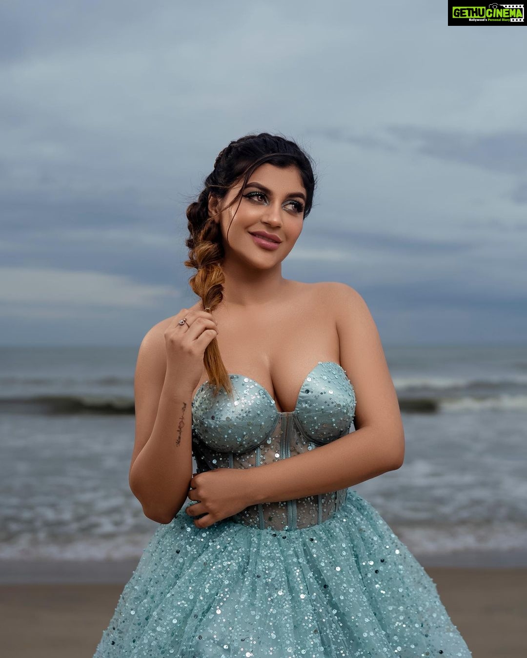 Yaashika Aanand Instagram - 1,2, 3 or 4 ? π©΅π π§ββοΈ THANKYOU ALL FOR LOVELY WISHES π . . Concept @shamini_shankar_official Wardrobe @krishkarthik_official Camera @murlee_photography Mua @ratnamakeupartist Styling @logeshashokan @aphotography077 . , . . . . . . #explorepage #yashika #kollywood #bollywood #zombie #iamk #dhuruvangalpathinaaru #biggboss #fairy #mermaid