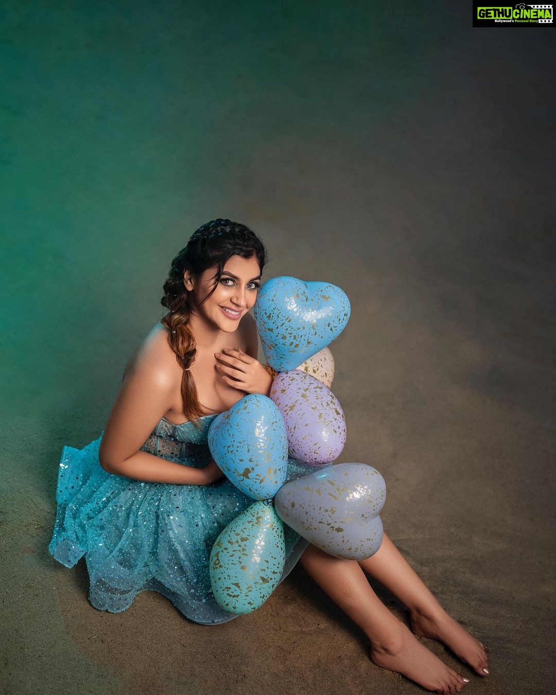 Yaashika Aanand Instagram - 24 :) π . THANKYOU ALL FOR LOVELY WISHES ππ©· Concept: @shamini_shankar_official Styling : @logeshashokan Photographer: @murlee_photography MUA: @ratnamakeupartist @aphotography077 Wearing @krishkarthik_official