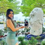 Yaashika Aanand Instagram - Limited edition 👑 Merlion Park • Singapore