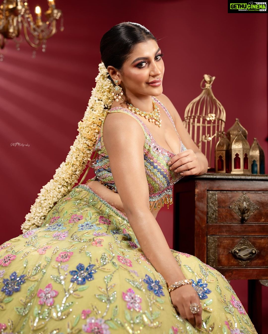 Yaashika Aanand Instagram - Choose ur fav ππ€ . πΈ @sathyaphotography3 , π/ πββοΈ @murugeshmakeup_hair π @studiocentralchennai π @samyakksarees π @mahalaxmiadyar . . . #explorepage #indianbride #lahenga