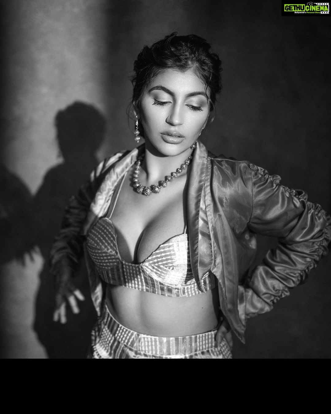 Yaashika Aanand Instagram - The B&W Series 💣🖤🏴☠️ . Concept/styling @beingstyl Photography @theportraitstudio_tps Outfit @_sayaanika_ Jewellery @fineshinejewels Mua @makeupreva Hair @thoorigaikabilan