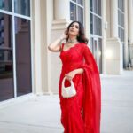Yogita Bihani Instagram - There is a shade of Red for every Jugni… 🌹 @siimawards Saree @paulmiandharsh Jewellery @azotiique Styled by @shefalideora_ Shot by @adnan.a.abbas Make up @makeupbymehzabeen Hair @makeuphairbypooja_dubai #reels #Red #Saree #Dubai #jugni