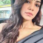 Yogita Bihani Instagram - Reel & Real exists & how 😂🤭 . . . #reels #trending #reelvsreal