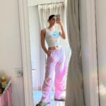 Yogita Bihani Instagram - begin slideshow — Leave No Mirror, Leave No Food. 🍰🤳😌 #photodump #food #mirrorselfie