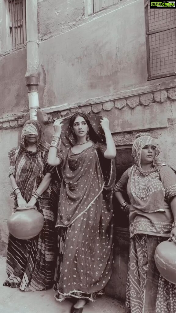 Yogita Bihani Instagram - Spotted camouflaging with the ladies in Jodhpur 🏺💁🏻‍♀👯‍♀ #Jodhpur #Rajasthan #comingsoon #reels #bluecity