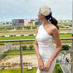 Yogita Bihani Instagram - Sunday in Hyderabad looked like this 🏇💸🍣🍹🎶 ♥️ Thanks for the 👒 @jeevikab 🫶🏻 Best photography by @callmeshruts 💕 #derby #Sunday #Hyderabad