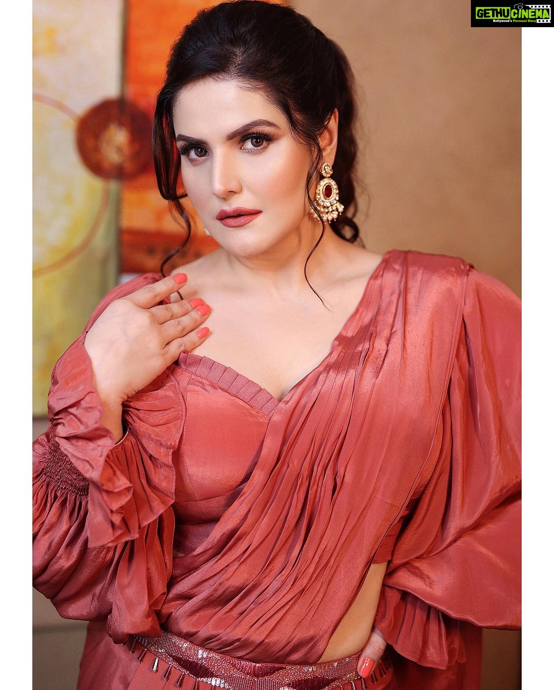 Zareen Khan Instagram - ‘It’s OK if you don’t like me … Not everyone has good taste !’ Outfit by @kalkifashion Earrings by @kushalsfashionjewellery Make up by @bijoyjeet.saikia_makeupartist Hair by @sameerhairstylist Styled by @hitendrakapopara Fashion team @tanyakalraaa @sarinabudathoki 📸 - @sumant_roy_photography Managed by @piyuushj9 #ZareenKhan