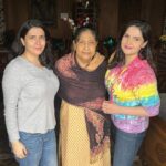 Zareen Khan Instagram - Have you seen my Boat House Tour video yet? Watch it on my YouTube channel … Link in bio. #BoatHouse #Shikara #Srinagar #Kashmir #Travel #IncredibleIndia #ZareenKhan #Reels