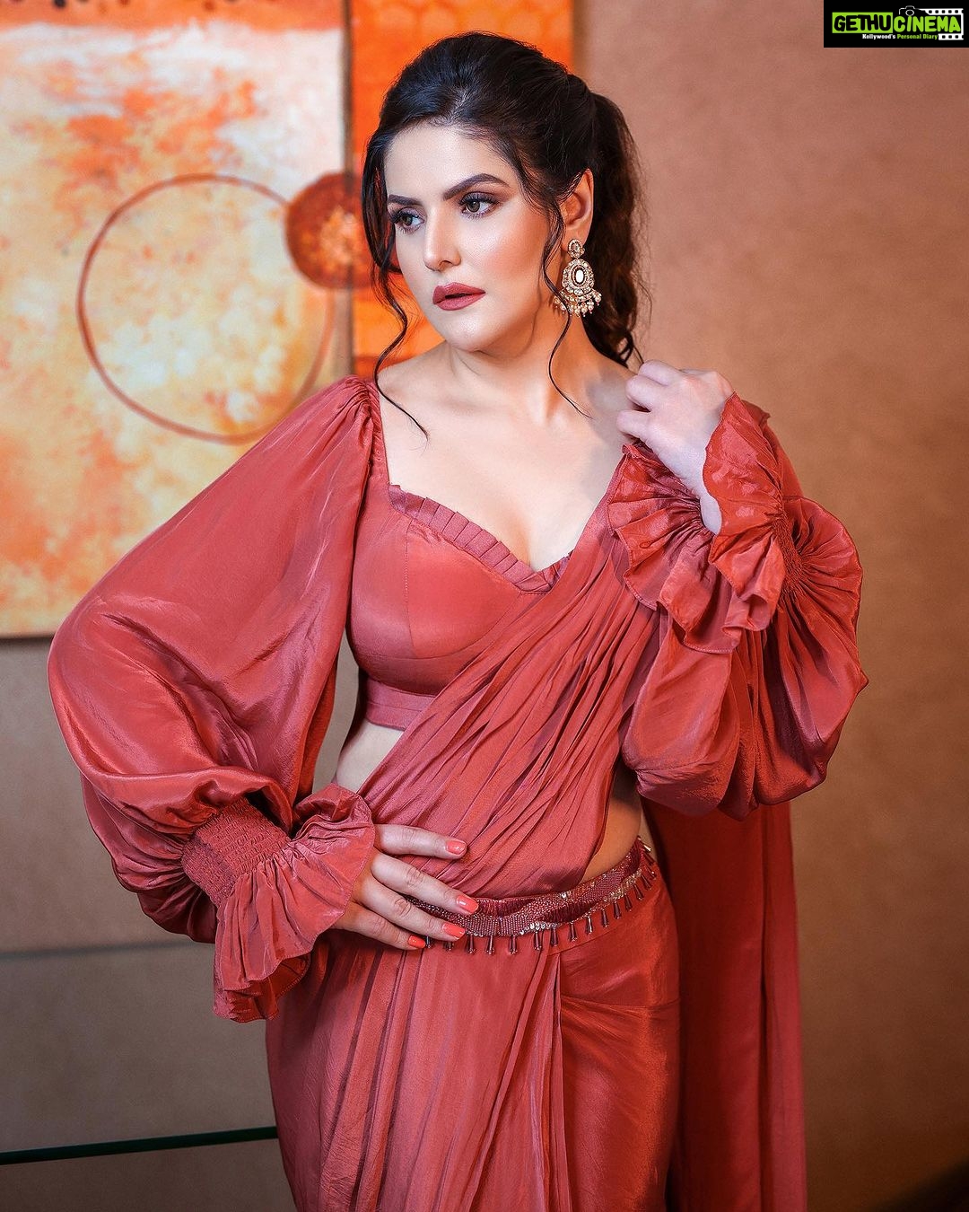 Zareen Khan Instagram - ‘It’s OK if you don’t like me … Not everyone has good taste !’ Outfit by @kalkifashion Earrings by @kushalsfashionjewellery Make up by @bijoyjeet.saikia_makeupartist Hair by @sameerhairstylist Styled by @hitendrakapopara Fashion team @tanyakalraaa @sarinabudathoki 📸 - @sumant_roy_photography Managed by @piyuushj9 #ZareenKhan