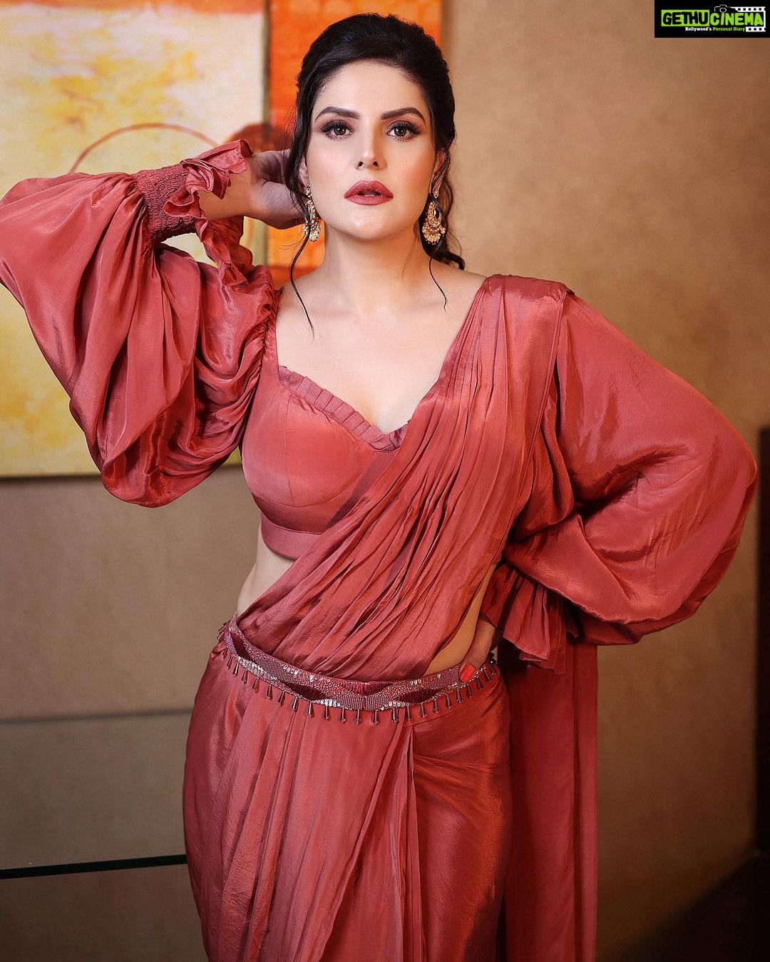 Zareen Khan Instagram - ‘It’s OK if you don’t like me … Not everyone has good taste !’ Outfit by @kalkifashion Earrings by @kushalsfashionjewellery Make up by @bijoyjeet.saikia_makeupartist Hair by @sameerhairstylist Styled by @hitendrakapopara Fashion team @tanyakalraaa @sarinabudathoki 📸 - @sumant_roy_photography Managed by @piyuushj9 #ZareenKhan
