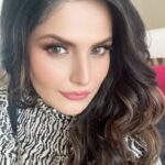 Zareen Khan Instagram - Yup … posted a picture on reel ! Kyu k …. Meriii MarZeeee 🤣 #ZareenKhan