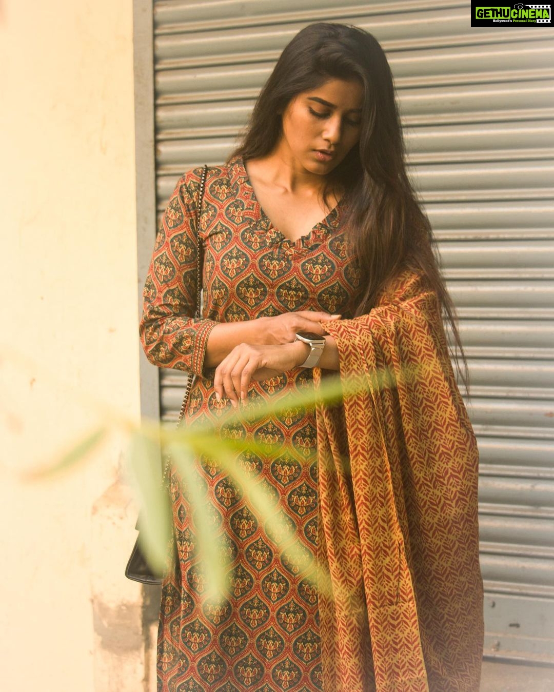 Aadhirai Soundarajan Instagram - #theyamunacloset Casual Cotton Kurti From : @tada_wearhouse Photography : @kanaa.photography #yamuna #mahanadhi #vijaytv #vijaytvserial #tamilserial #mahanati #actorslife #chennai #cinema #cinematography #aadhiraisoundararajan Chennai, India