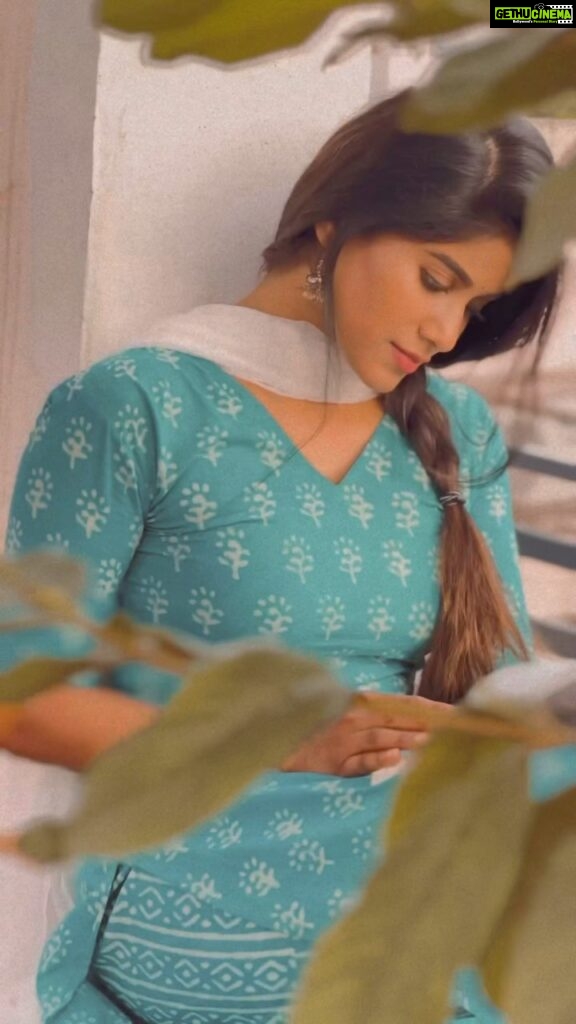 Aadhirai Soundarajan Instagram - அன்பே அன்பே உன் ஆடை என்று என்னை ஏற்றால் என்ன உன் இடையில் இன்று🌹 #theyamunacloset Casual Cotton Kurtis From : @the_robe_story Video Editing : @jey_suriya.mp4 #aadhiraisoundararajan #kurtis #kurti #cottonkurti #cottonsuits #salwar #salwarsuits #kurtilover #officewear #casualstyle #regularwear #cotton #girl #yamuna #love #homely #traditional #traditionalwear #kurta #designerwear #designer #chennai Chennai, India