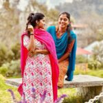 Aadhirai Soundarajan Instagram – Yamuna x Kaveri👭

Yamuna’s Kurti from : @uzhamagal 

#aadhiraisoundararajan #lakshmipriya #yamuna #kaveri #mahanadhi #mahanadhiserial #vijaytv #vijaytelevision #vijaytvserial #sisterlove #sisters #tamilserial #serial Kodaikkanal