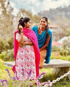 Aadhirai Soundarajan Instagram - Yamuna x Kaveri👭

Yamuna’s Kurti from : @uzhamagal 

#aadhiraisoundararajan #lakshmipriya #yamuna #kaveri #mahanadhi #mahanadhiserial #vijaytv #vijaytelevision #vijaytvserial #sisterlove #sisters #tamilserial #serial