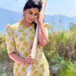 Aadhirai Soundarajan Instagram - #theyamunacloset This is one of my favourite collections of Yamuna’s Closet❣️ This casual kurti designed with puff sleeve and closed V-neck. The Floral print is the highlight, I love Floral Patterns and I found this page @dhita.in_ This page is known for Floral Cotton Kurtis. That too they are from my home town Tirupur. I’m super happy about it. I guarantee that you will definitely love the collections and the quality of their outfits. So, go check it out!! Cotton Kurti from : @dhita.in_ #aadhiraisoundararajan #mahanadhi #mahanati #mahanadhiserial #vijaytv #vijaytelevision #vijayrvserials #tamil #tamilactress #tamilserialactress #actorslife #kollywoodactress #traditional #culture #thaali #love #life #happiness #girl #cute #pride Kodaikkanal