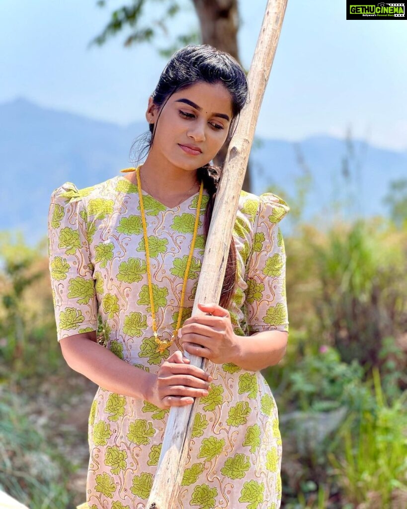 Aadhirai Soundarajan Instagram - #theyamunacloset This is one of my favourite collections of Yamuna’s Closet❣ This casual kurti designed with puff sleeve and closed V-neck. The Floral print is the highlight, I love Floral Patterns and I found this page @dhita.in_ This page is known for Floral Cotton Kurtis. That too they are from my home town Tirupur. I’m super happy about it. I guarantee that you will definitely love the collections and the quality of their outfits. So, go check it out!! Cotton Kurti from : @dhita.in_ #aadhiraisoundararajan #mahanadhi #mahanati #mahanadhiserial #vijaytv #vijaytelevision #vijayrvserials #tamil #tamilactress #tamilserialactress #actorslife #kollywoodactress #traditional #culture #thaali #love #life #happiness #girl #cute #pride Kodaikkanal