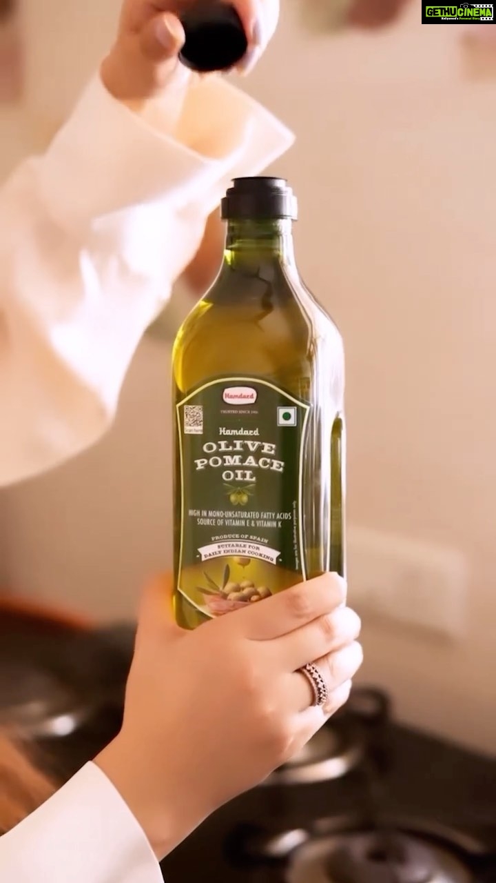 Aalisha Panwar Instagram - My cheat meals are all about indulging while keeping a balanced approach to my overall nutrition. @hamdardfoods Olive Pomace Oil lets me do it with both flavour and some health benefits. It is not only my kitchen’s best friend but a lighter and tastier option too. Order Now Big Basket | Blinkit | Amazon | Flipkart #Hamdard #HamdardOlivePomaceOil #HealthKaVaada #IndianCooking #Rasoi #PotatoCheeseBowls #EdidbleOIl #FryingOil #NonStickyOil #HealthyOil #HealthyFood #PomaceOil #OliveOil #Healthy #Lifestyle #HealthyFood #Omega3 #Olive #Light #Antioxidants #VitaminE #VitaminK #HealthyLiving #Tasty #CookingOil #Oil #GuiltFreeFood