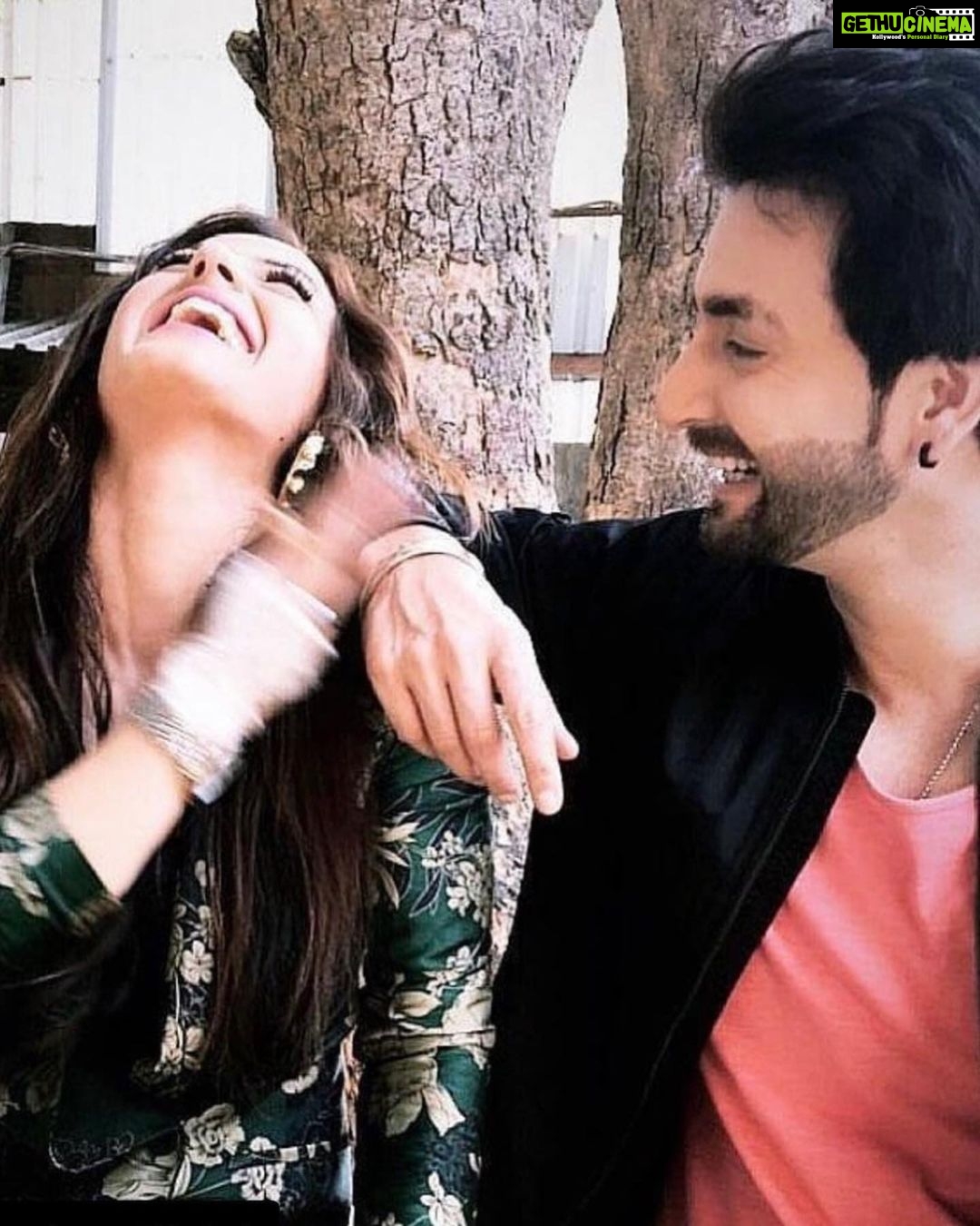 Aalisha Panwar Instagram - My partner in crime .., bagadbilla.. Happyyyyyyy Birthdayyyy to Youuuu…. Lot’s of love and allll da gud wishes…. Tu Sukhi reh yeh dua hai meri .. Afterall ur my eklauta Paagal Dost ..😂🤣🤪🙌🐈