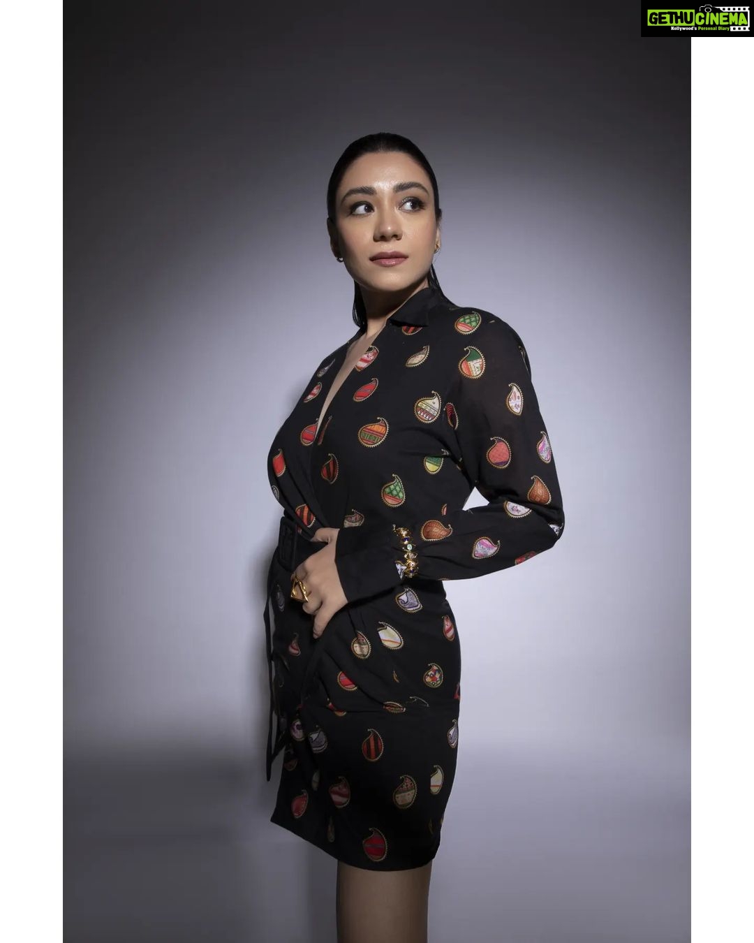Aanchal Munjal Instagram - Fiery & Free 🦋 Magazine - @thedoormagazine Featuring - @anchalsinghofficial Photographer & Creative Director - @dhruv_vohraphotography Editor at Large & Fashion Director @jennet_david_william Makeup - @makeupandhairbysabahat Hair - @bhavikasanghvi_makeup Art Director - @aditisubramaniam Stylist - @styledbyabhilasha @stilusbyswati Assistant Photographer - @b.runphotography Artist Management - @exceedentertainment Location - @blackframesstudios Outfit - @arshia.singh.official Accessories - @nidhiroongtajewellery Bag - @indiaztrend.clutch Footwears - @hypeshoes.in #thedoormagazine #anchalsingh Mumbai, Maharashtra