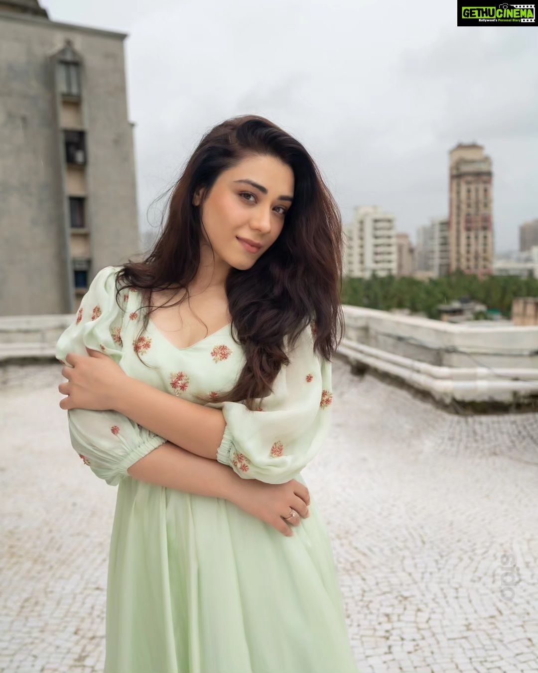 Aanchal Munjal Instagram - I love simplicity 💛 Versova, Mumbai