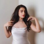 Aanchal Munjal Instagram – kissed by the sunlight & bitten by the moon 🌙 🤍

.
.
.

.
.
.
.
#moonchild #sunshine #AnchalSingh #photooftheday #photography #photoshoot #goodvibes