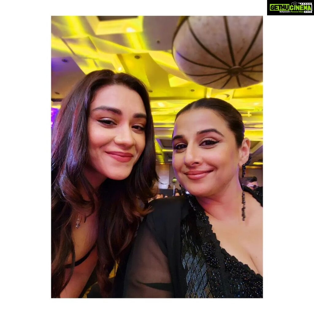 Aanchal Munjal Instagram - No words are enough to describe my love for the beautiful @balanvidya mam. She is responsible for inspiring people believe in their dreams through her hardwork, talent & achievements. #BestActor #wholesome #Beautifulhuman #Fanmoment #VidyaBalan #AnchalSingh