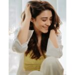 Aanchal Munjal Instagram - Onwards & Upwards 💫 #Gratitude Picture by @amritaroraphotography #smilemore . . . . #inspiration #friday #Photoshoot #Portrait #AnchalSingh #Potd #blessedlife #godisgood #loveyourself #instagood #flowers #neon Mumbai, Maharashtra