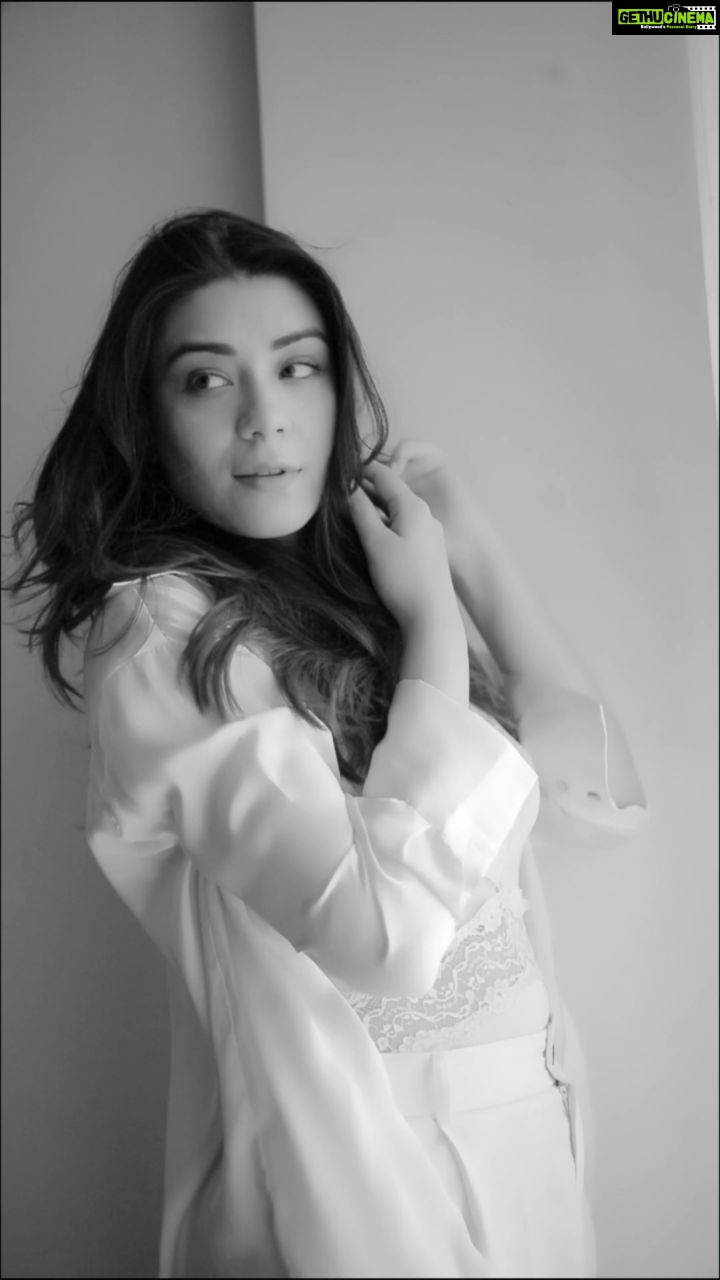 Aanchal Munjal Instagram - wild spirit, soft heart, sweet soul ππ§‘π€ Reel/Pictures by the supremely talented @amritaroraphotography #moon #girl HMU, Styling by yours truly. . . . . #ReelskaroFeelkaro #thursdaythoughts #Photoshoot #AnchalSingh #reelsinstagram #classy #sassy #Instafashion #reelitfeelit #reelsindia #love #music #blackandwhite #moonchild Mumbai, Maharashtra
