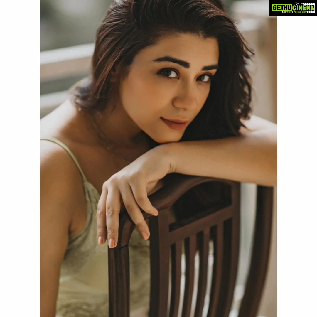Aanchal Munjal Instagram - "Elegance is the only beauty that never fades." — Audrey Hepburn #quoteoftheday 📸 @amritaroraphotography . . . #POTD #AnchalSingh #Portrait #Loveyourself #Instamood #attitude #Saturday #Photoshoot #Instagram #Goodvibes #Photooftheday Mumbai, Maharashtra