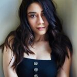 Aanchal Munjal Instagram - Hi ❤️ Glam by @makeup_by_shradha Hair by @daksh_hairguru 🌟 @makeupnhairbyankita Styled by @renukadiyan9 Picture by @palashvphoto #friday #portrait #hello
