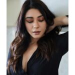 Aanchal Munjal Instagram - Love yourself & the rest will follow 🌹 Picture by @palashvphoto Styled by @renukadiyan9 Hair by @daksh_hairguru @makeupnhairbyankita Make up by @makeup_by_shradha Top @hm Denim @theroadsterlife Rings @stilskii.in Loved by You all ❤️❤️❤️ #wednesday #selflove #hearts Mumbai, Maharashtra
