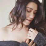 Aanchal Munjal Instagram - 1,2, or 3 ? ❤️🌹🧿 Glam by @makeup_by_shradha Hair by @daksh_hairguru 🌟 @makeupnhairbyankita Styled by @renukadiyan9 Jewellery @sianofficial_ Picture by @palashvphoto #photooftheday