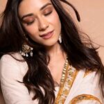 Aanchal Munjal Instagram - Let's fly to another plane & be lost for sometime 🧜‍♀️ #moodoftheday Hair @shawnsmakeovers Make up @makeupandhairbysabahat Costumes @gulabo_jaipur @aaayeshamehta Jewellery @bblinggbymeghana Shoes @thehype.in_ @jennet_david_william Pictures (out tomorrow) @dhruv_vohraphotography Manfriday @btwitsakashh @realmushtakeemkhan Mumbai, Maharashtra