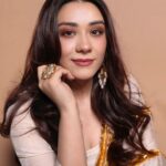Aanchal Munjal Instagram - Your mind is the only limit 🌸 For the #TheKapilSharmaShow Hair @shawnsmakeovers Make up @makeupandhairbysabahat Wearing @gulabo_jaipur @aaayeshamehta Jewellery @bblinggbymeghana Shoes @hypeshoes.in @jennet_david_william Picture by @dhruv_vohraphotography Manfriday @btwitsakashh @realmushtakeemkhan Special thanks to @rk945 #happiness #Gratitude Mumbai, Maharashtra