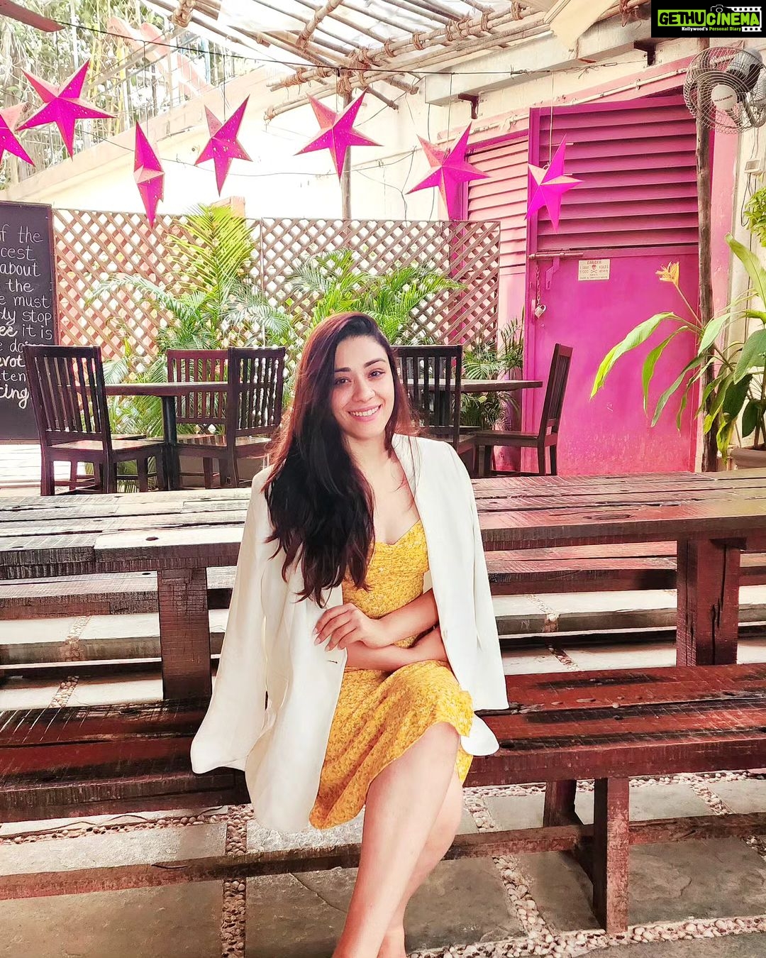 Aanchal Munjal Instagram - Sunny day 🫶 Mumbai, Maharashtra