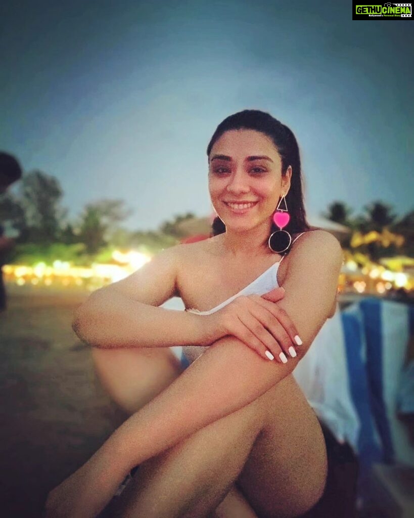 Aanchal Munjal Instagram - I want to have this moment again!!! Need a Vacay... manifesting one!!! Stupid urge to put your feelings on instagram 😏🤣🤣