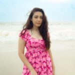 Aanchal Munjal Instagram - I actually cracked a joke in my head before these pics except for the last one where I thought about pizza 🍕 #freedom #candid #nature Mumbai, Maharashtra