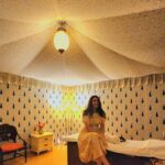 Aanchal Munjal Instagram - Feeling pink in The Pink City!!! The past 3 days have been dreamy. Yes there was work but the leisure I experienced was transcendental. Thank you @khyathisolutions & @rajasthalijaipur for this! Last few months have been very tiring. I needed to rejuvenate. My luxury tent (such a fancy 3bhk with a jacuzzi) , the Spa, the nature at the Resort - birds, trees and the gorgeous Aravalli hills, the surprise terrace dinner, the music & most touching hospitality will remain in my heart forever ❤️❤️❤️ #Gratitude #Collaboration #Staycation #hosted Rajasthali Resort & Spa Jaipur