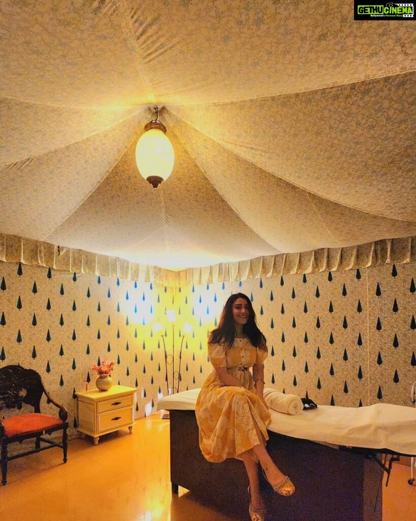 Aanchal Munjal Instagram - Feeling pink in The Pink City!!! The past 3 days have been dreamy. Yes there was work but the leisure I experienced was transcendental. Thank you @khyathisolutions & @rajasthalijaipur for this! Last few months have been very tiring. I needed to rejuvenate. My luxury tent (such a fancy 3bhk with a jacuzzi) , the Spa, the nature at the Resort - birds, trees and the gorgeous Aravalli hills, the surprise terrace dinner, the music & most touching hospitality will remain in my heart forever ❤❤❤ #Gratitude #Collaboration #Staycation #hosted Rajasthali Resort & Spa Jaipur