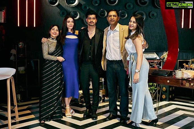 Aanchal Munjal Instagram - #AboutLastEvening Spent a splendid time celebrating India's creative and the Entertainment industry with @netflix_in ..& ofc was loveliest meeting our A1 #YehKaaliKaaliAnkhein #Ykka team ❤️ YRF Studios