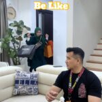 Aaron Aziz Instagram - Masya Allah Tabarakallah Lompat si katak lompat. Lompat setinggi tinggi… Sepandai pandai tupai melompat, tupai mana yang tak jatuh jatuh? Isteriku si Tupai. Hebat Hebat. Terbang terus ke bilik menyelamatkan diri. #Abgtahu #abgdiam #abgBeristeriTupai #abgSoAmazed #abgPunyaIsterikBalikHealing #AbgpunyaPocketTerluka #AbgpunPerluHealing #Abgpasrah #redhaituikhlaspasrahitumenyerah @officialaksomalaysia @hombremalaysia @diyanahalikcom @aaronaziztheoud.hq