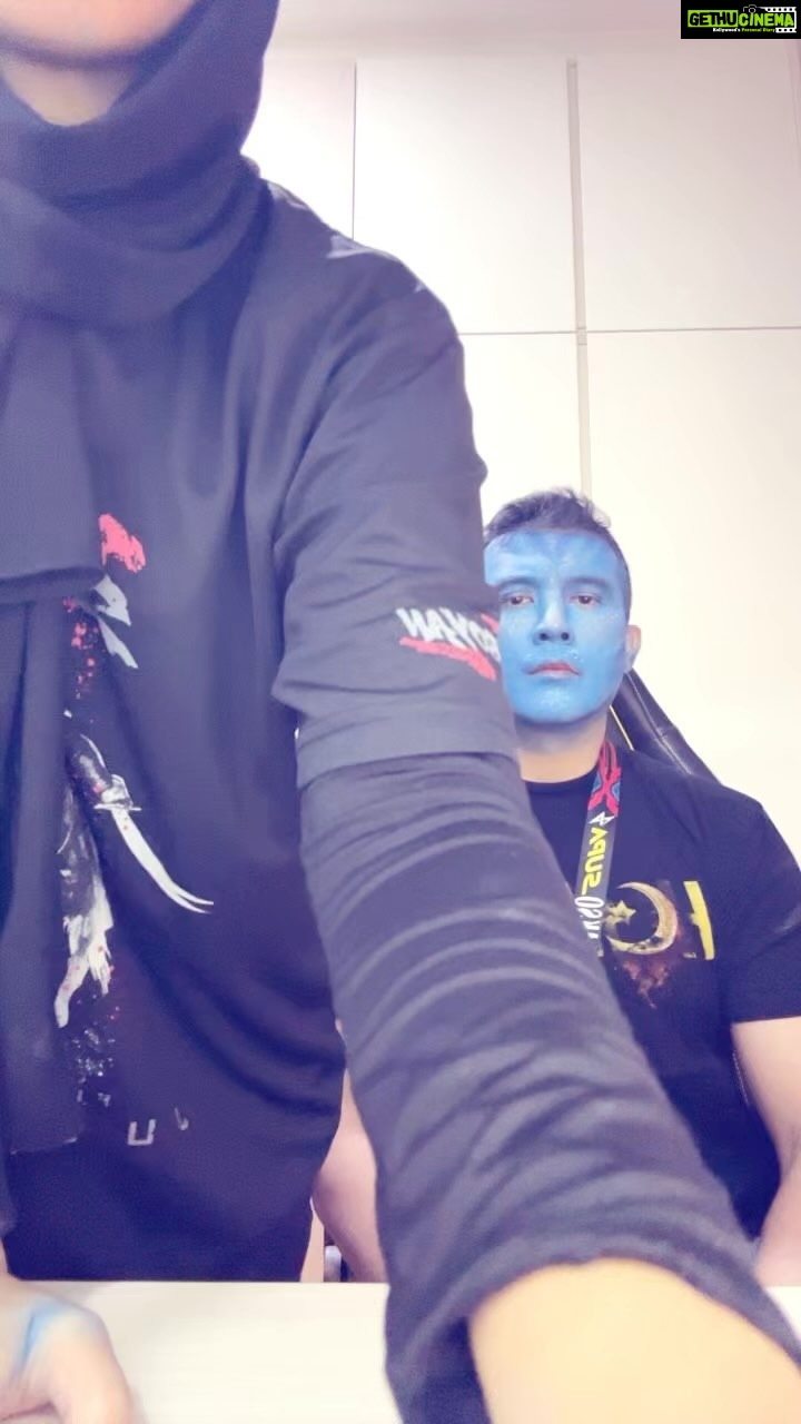 Aaron Aziz Instagram - Masya Allah Tabarakallah Dijadikan Avatar pulak…. Takpe Adik you are amazingly talented. @dahliaarissaaaron special effects Make Up. @officialaksomalaysia @hombremalaysia @vapeempiremalaysia #thevapedon #AvatarAziz #abgjadiMangsa #abgDipergunakan #AbgsayangAnak