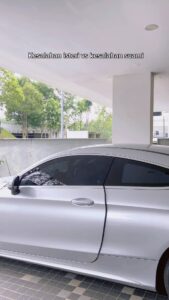 Aaron Aziz Instagram - Masya Allah Tabarakallah 

Pov isteri: Letak barang dlm kereta pun tak boleh ke? Kasut kan standby. Jarum incase nak pakai tudung.

Pov Suami : Pusing balik mcm manapun tetap salah Abg!! 

#AbgAjeygBersalah #abgredha #abgpunyaisteritakpernahsalah 

(Pay day sale at 59 Arab St. Get the kaftan Noor and hijab Set at SGD68. For MY deals, www.diyanahalik.com)

Teman setia @officialaksomalaysia
Kitchen baru @mkacabinet_concept 
Sofa baru @ella.furniture